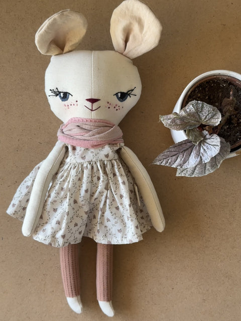 נלי  העכברונית (בהזמנה מראש)