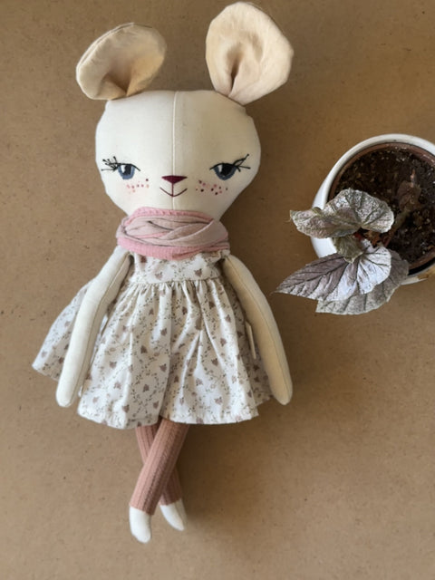 נלי  העכברונית (בהזמנה מראש)