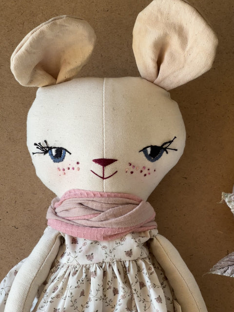 נלי  העכברונית (בהזמנה מראש)