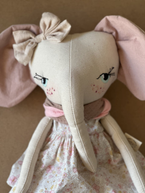 (במלאי) ⁨אביגיל הפילה⁩