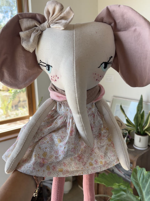 (במלאי) ⁨אביגיל הפילה⁩