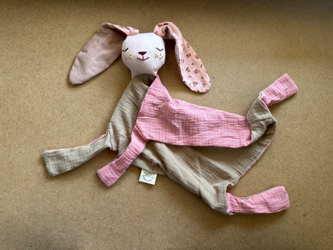 ⁨שמיכי - טאי ארנבת ורדרדים מודפסים⁩(במלאי)