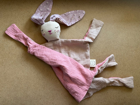 ⁨שמיכי - טאי ארנבת ורדרדים מודפסים⁩(במלאי)