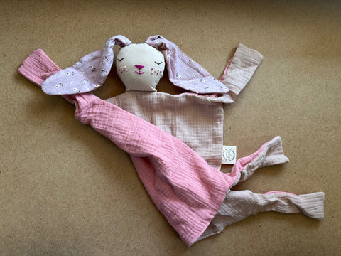 ⁨שמיכי - טאי ארנבת ורדרדים מודפסים⁩(במלאי)