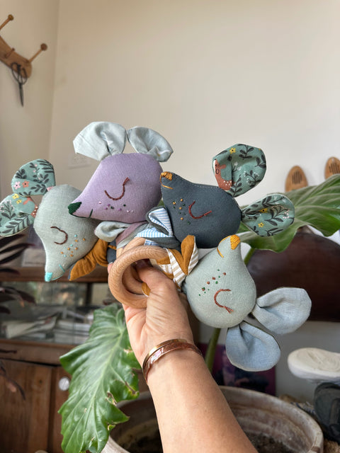 ⁨רעשן ראש בובה -ירקרק⁩