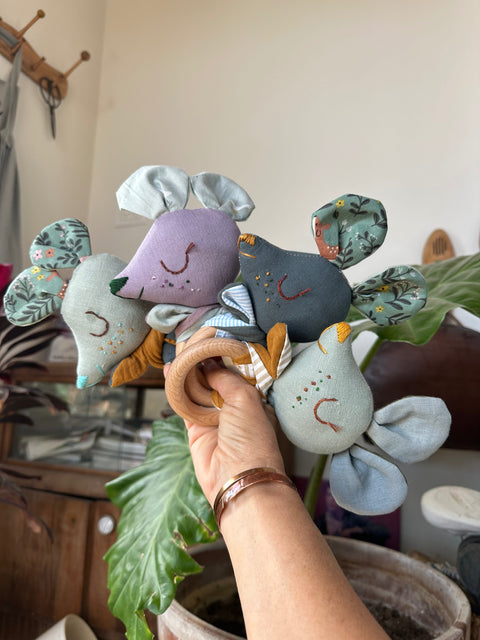 ⁨רעשן ראש בובה -ירקרק⁩