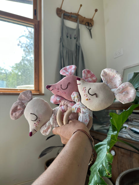 רעשן ראש בובה ורדרדים