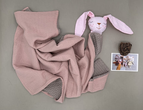 Powdered rabbit head blanket